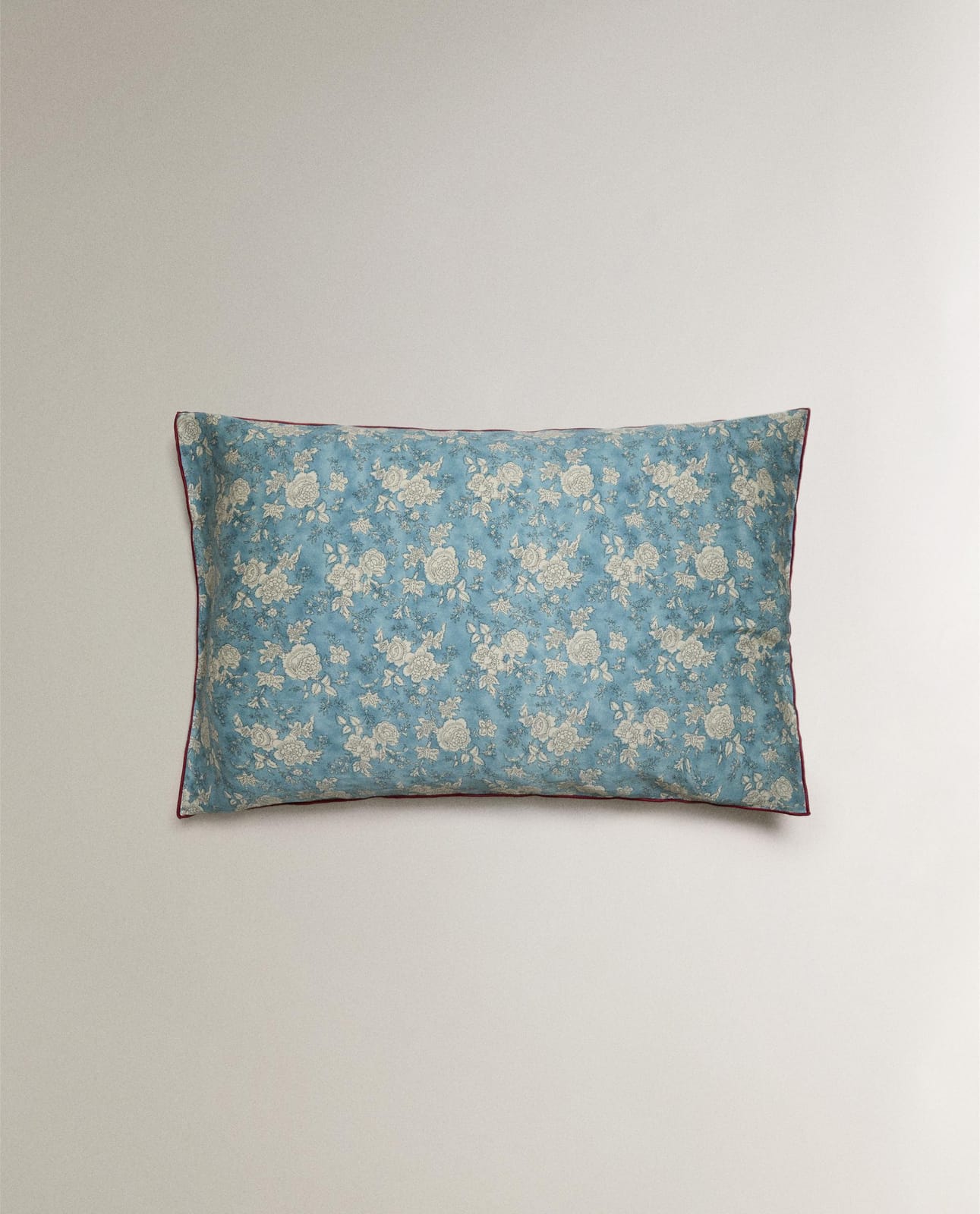 ZARA HOME НАВОЛОЧКА ИЗ САТИНА С ЦВЕТОЧНЫМ УЗОРОМ С ПАЙПИНГОМ ракурс 4