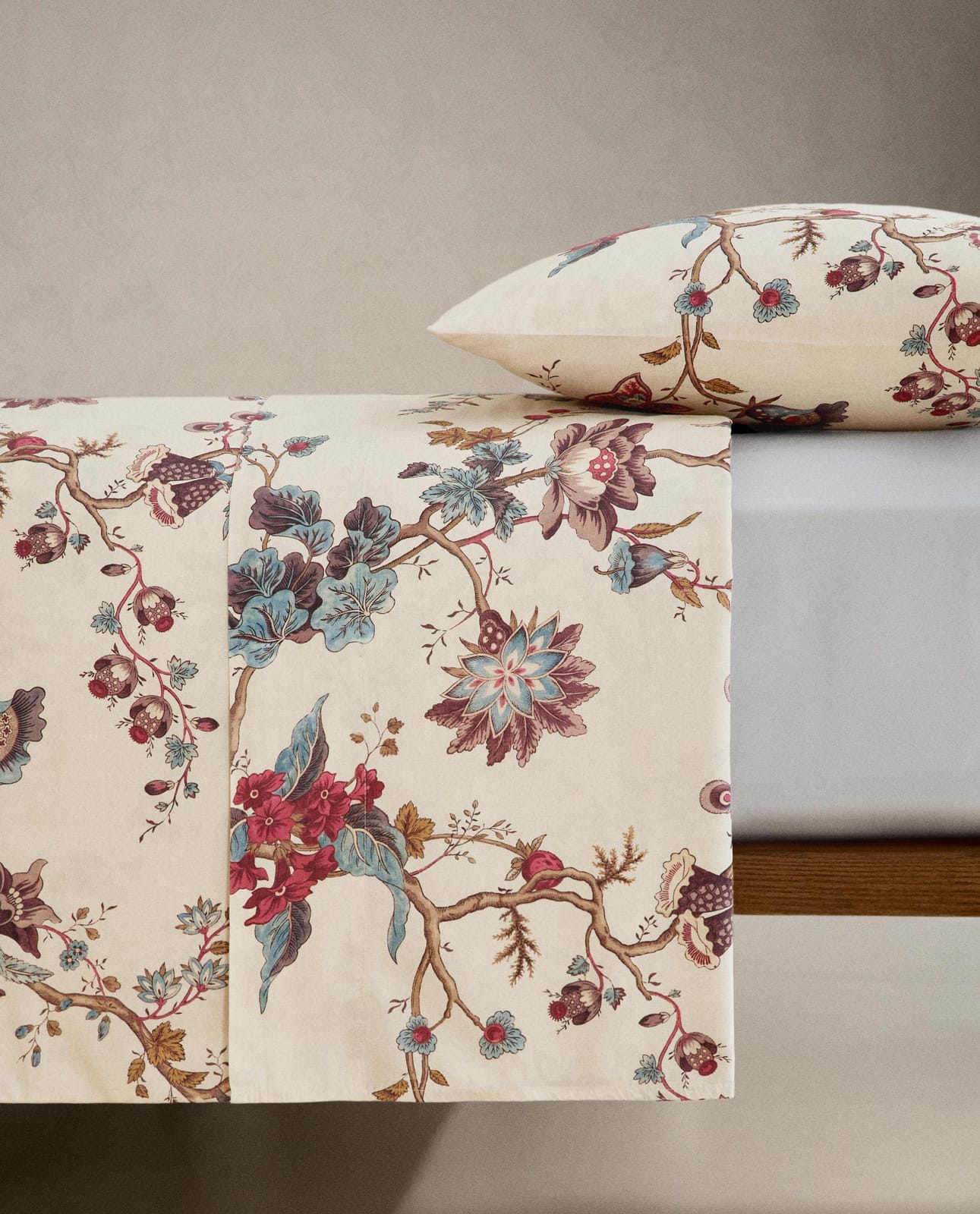 ZARA HOME Сатиновый пододеяльник с цветами | KATHARINE POLE ракурс 4