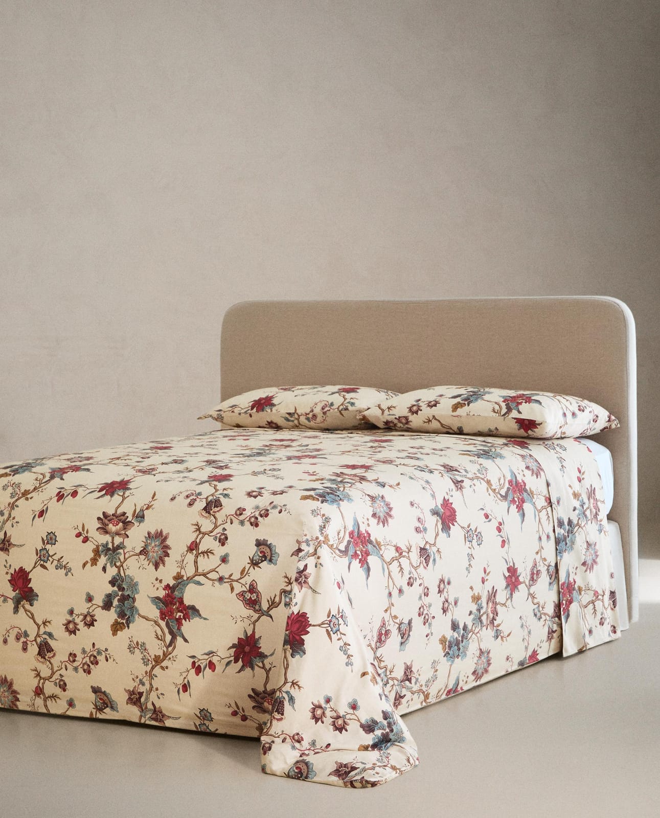ZARA HOME Сатиновый пододеяльник с цветами | KATHARINE POLE ракурс 7