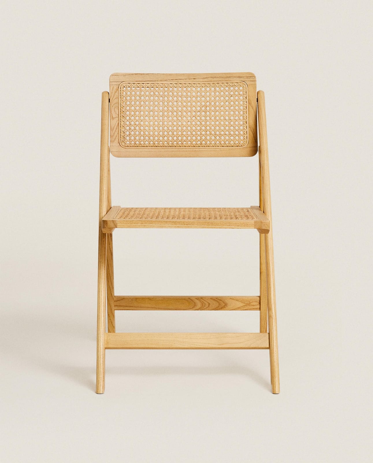 Стул ZARA HOME СКЛАДНОЙ СТУЛ ДЕРЕВЯННЫЙ И РОТАНГОВЫЙ JASNOBEŻOWY 80 x 46 x 48 cm