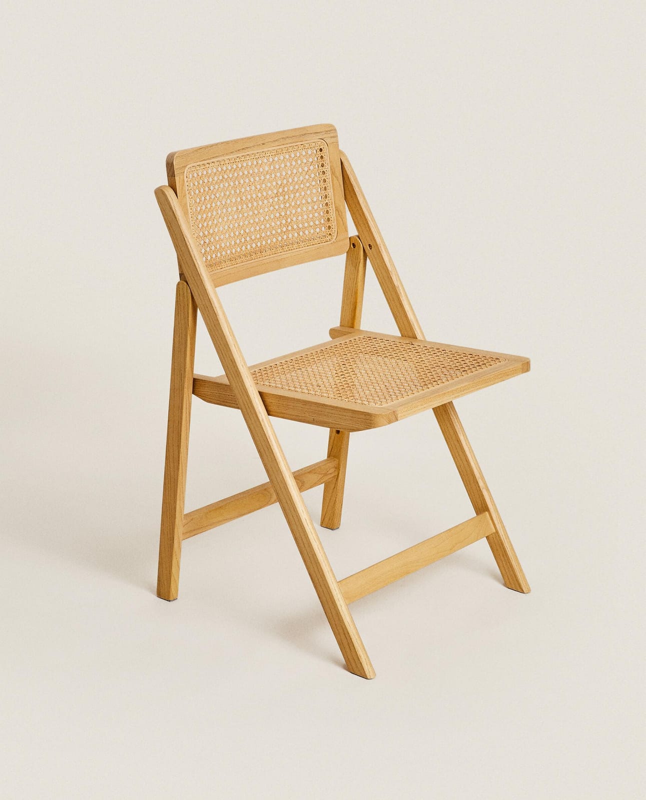 ZARA HOME СКЛАДНОЙ СТУЛ ДЕРЕВЯННЫЙ И РАТТАНОВЫЙ ракурс 6