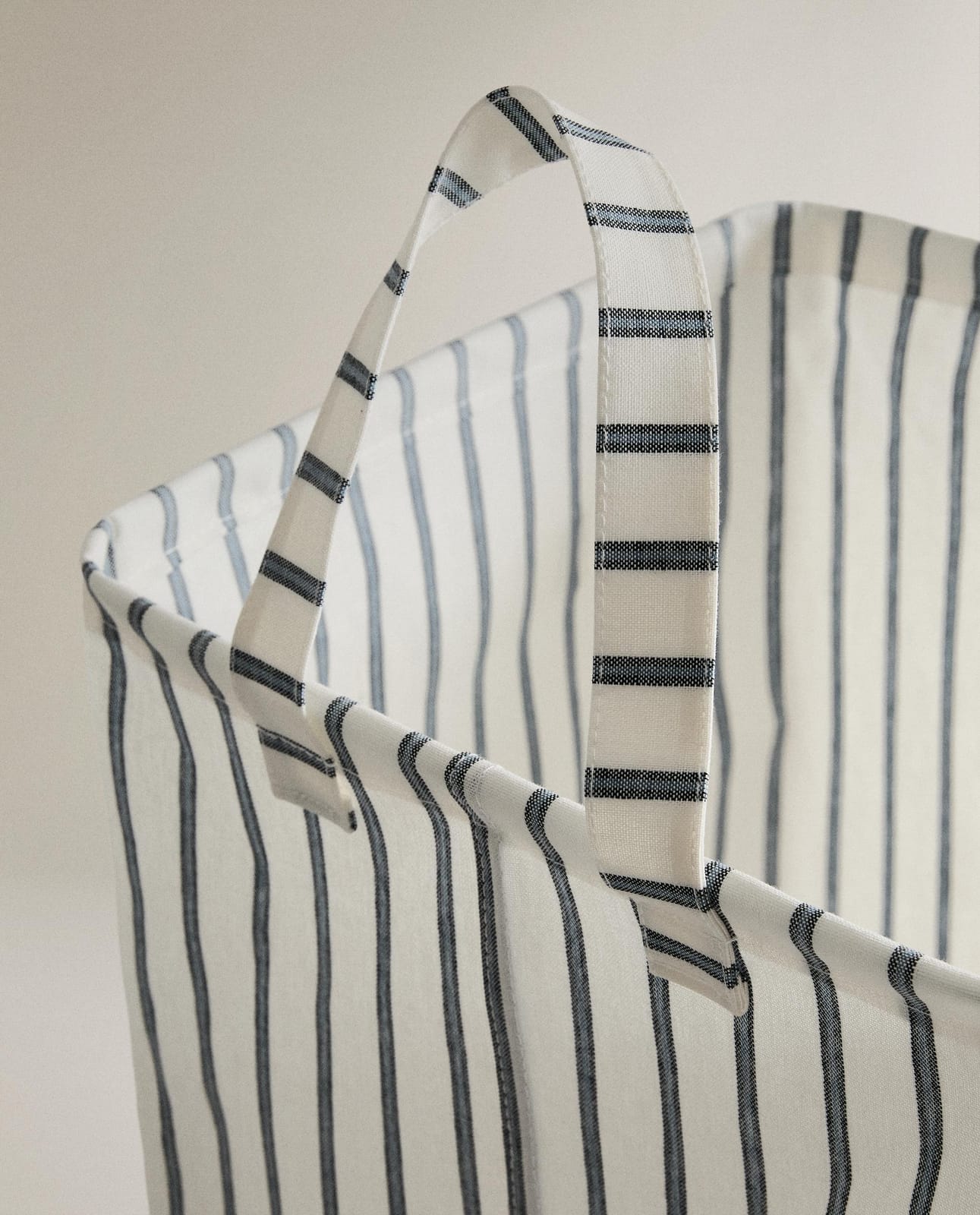 ZARA HOME Корзина для белья в полоску ракурс 2