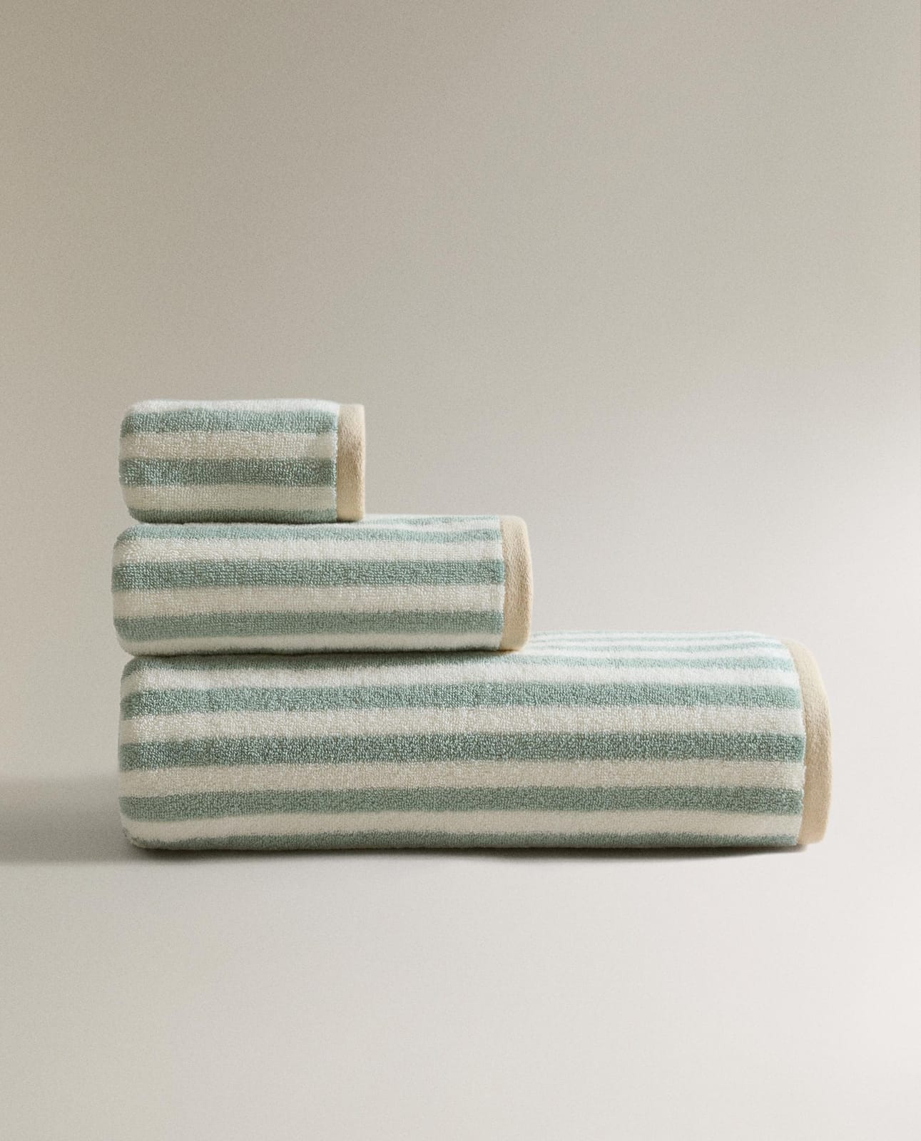 Полотенце для ванной ZARA HOME ДВУСТОРОННЕЕ ПОЛОТЕНЦЕ ДЛЯ ВАННОЙ В ПОЛОСКУ ЗЕЛЕНЫЙ 90 x 150 cm