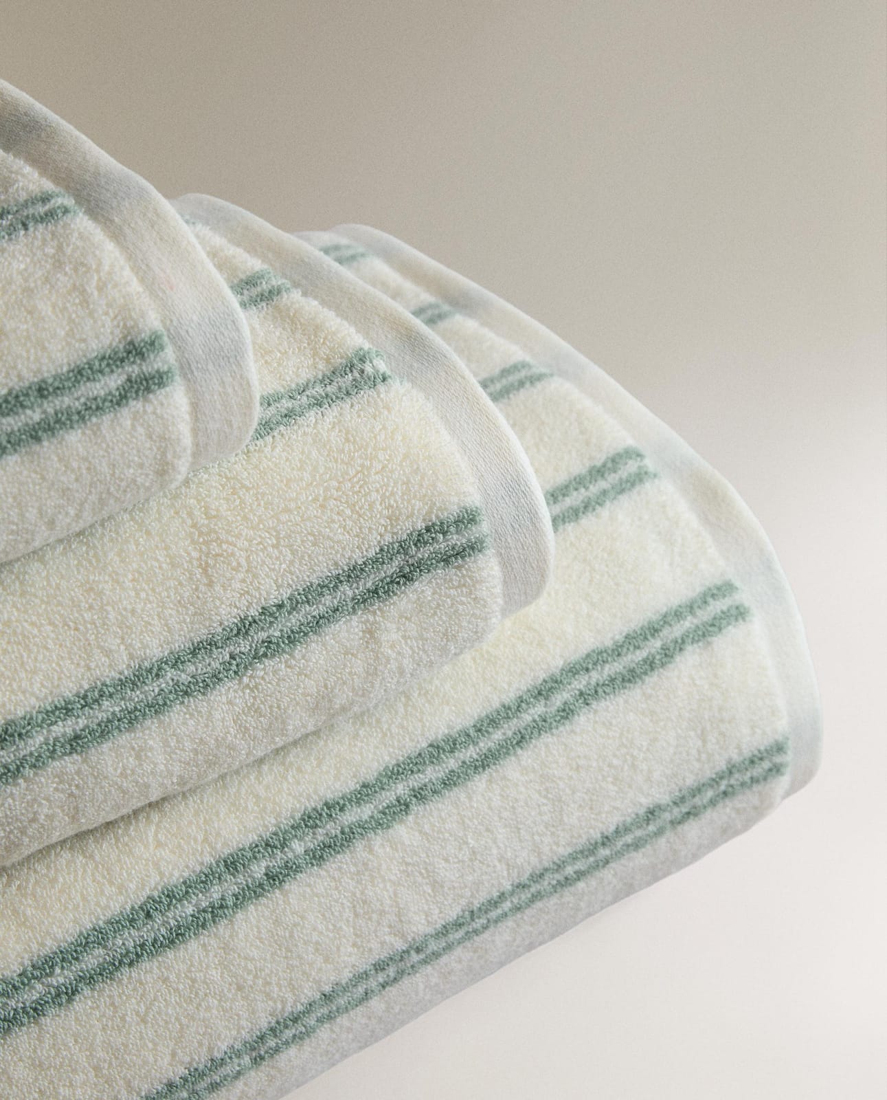 ZARA HOME БАННОЕ ПОЛОТЕНЦЕ В ДВОЙНУЮ ПОЛОСКУ ракурс 3