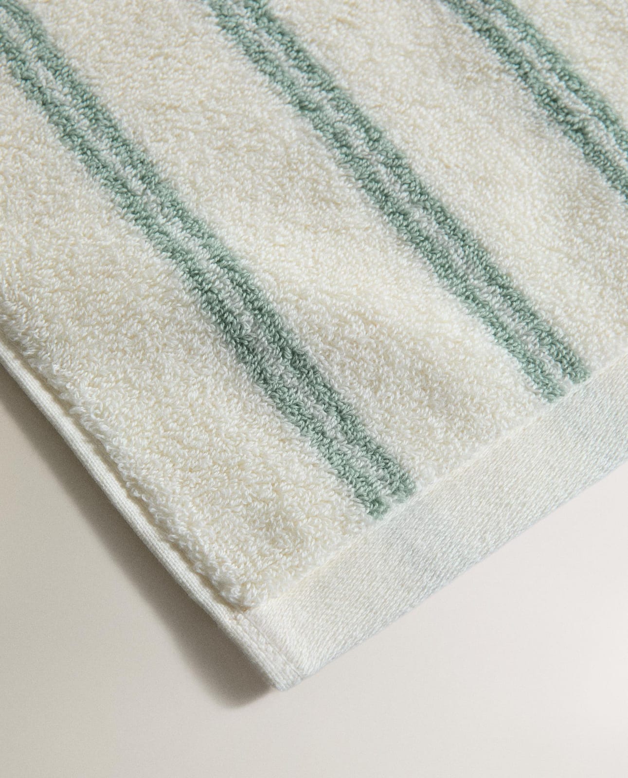 ZARA HOME БАННОЕ ПОЛОТЕНЦЕ В ДВОЙНУЮ ПОЛОСКУ ракурс 4