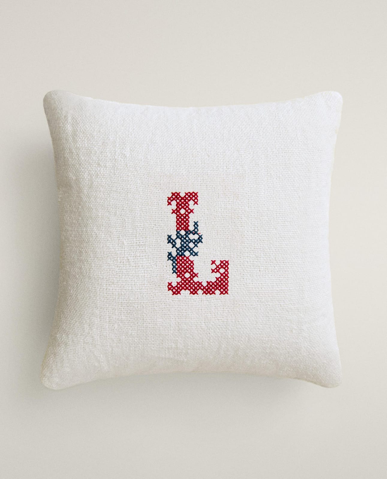 Лежак для животных ZARA HOME ДЕКОРАТИВНАЯ ПОДУШКА ИЗ ЛЬНА С ВЫШИТОЙ БУКВОЙ L ECRU 30 x 30 см