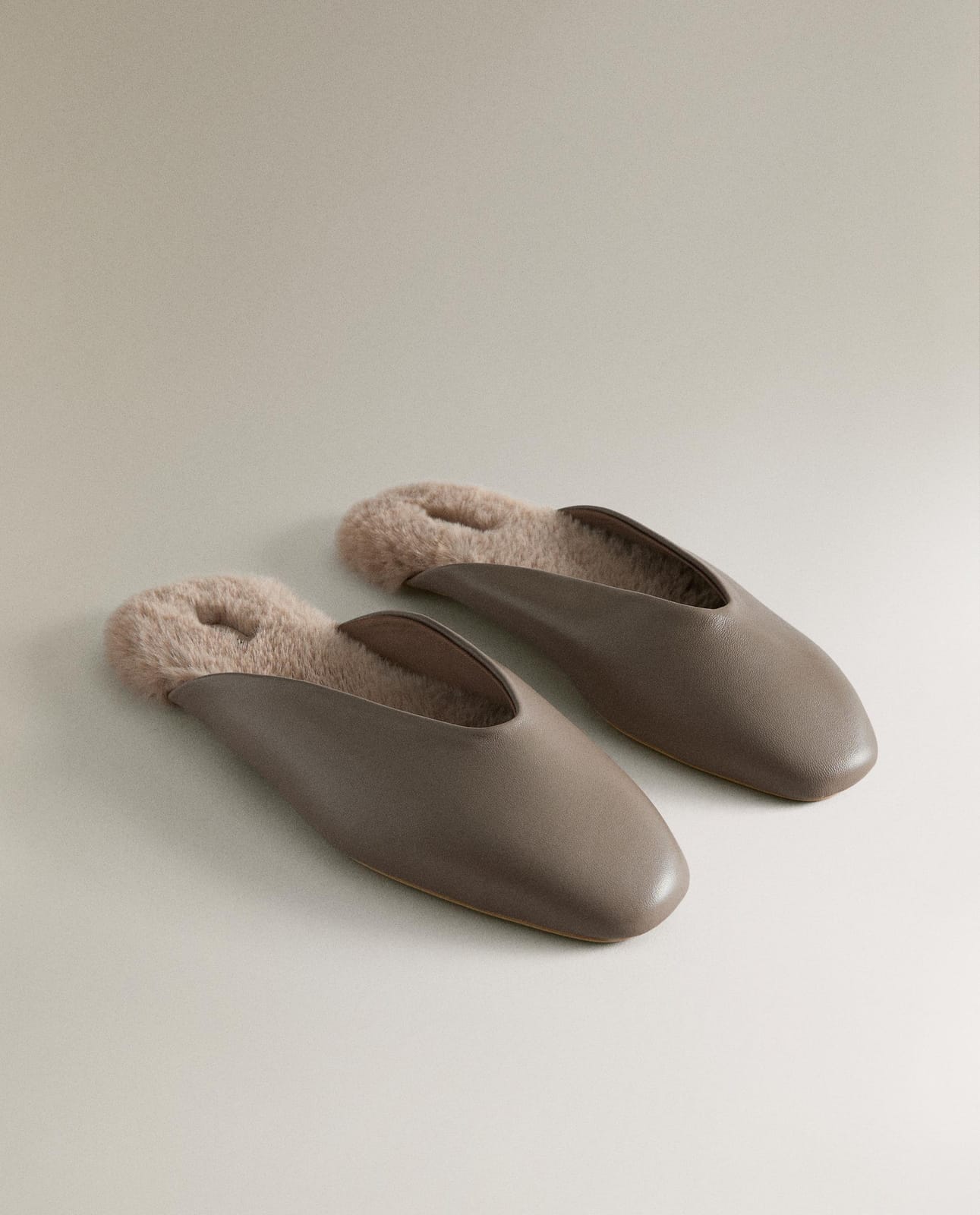 ZARA HOME ТЁПЛЫЕ КОЖАНЫЕ МЮЛИ ракурс 2