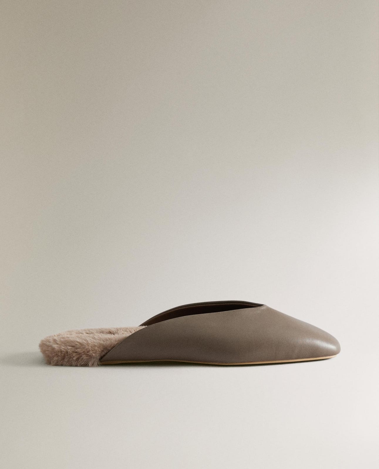 Тапочки ZARA HOME теплые кожаные мюли серый тауповый 37