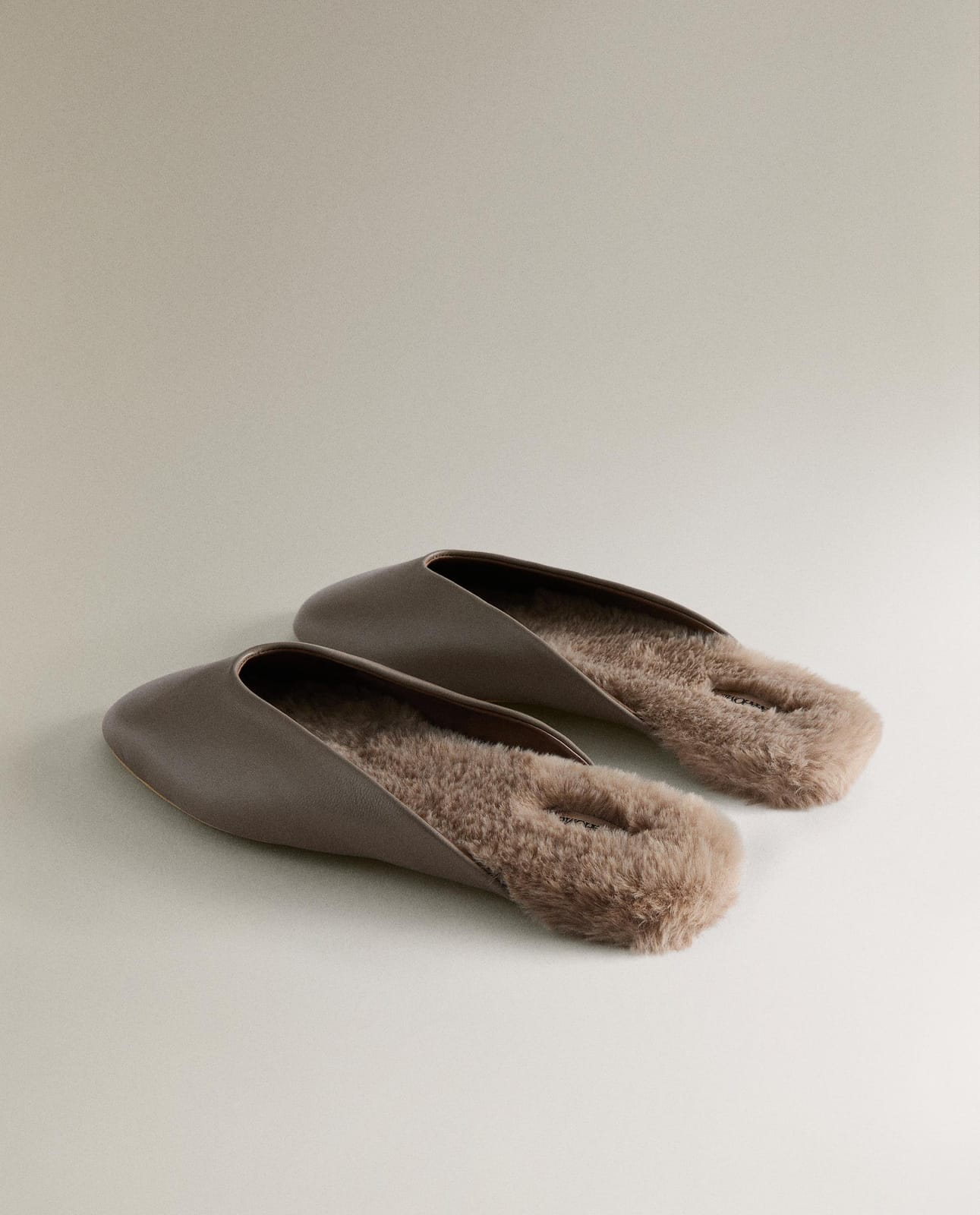 ZARA HOME ТЁПЛЫЕ КОЖАНЫЕ МЮЛИ ракурс 4