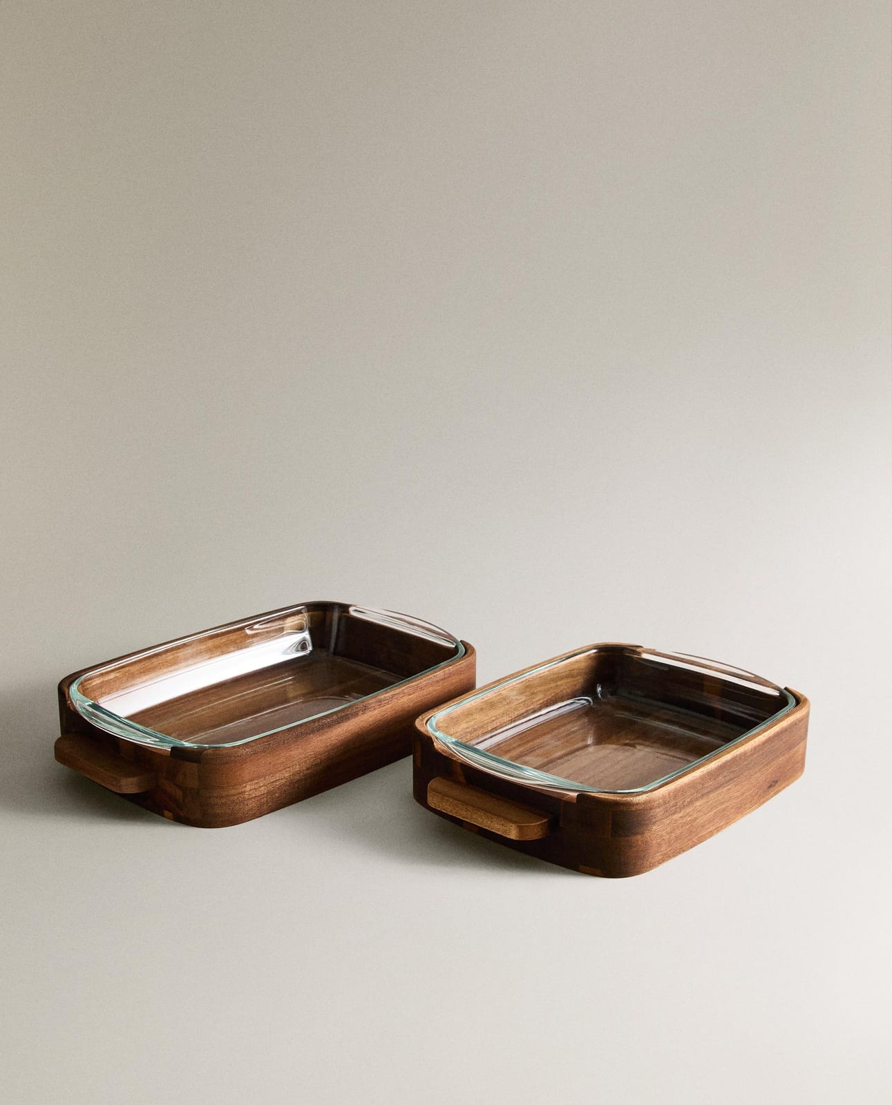 ZARA HOME ЖАРОПРОЧНОЕ БЛЮДО ИЗ БОРОСИЛИКАТНОГО СТЕКЛА И ДЕРЕВА ракурс 4