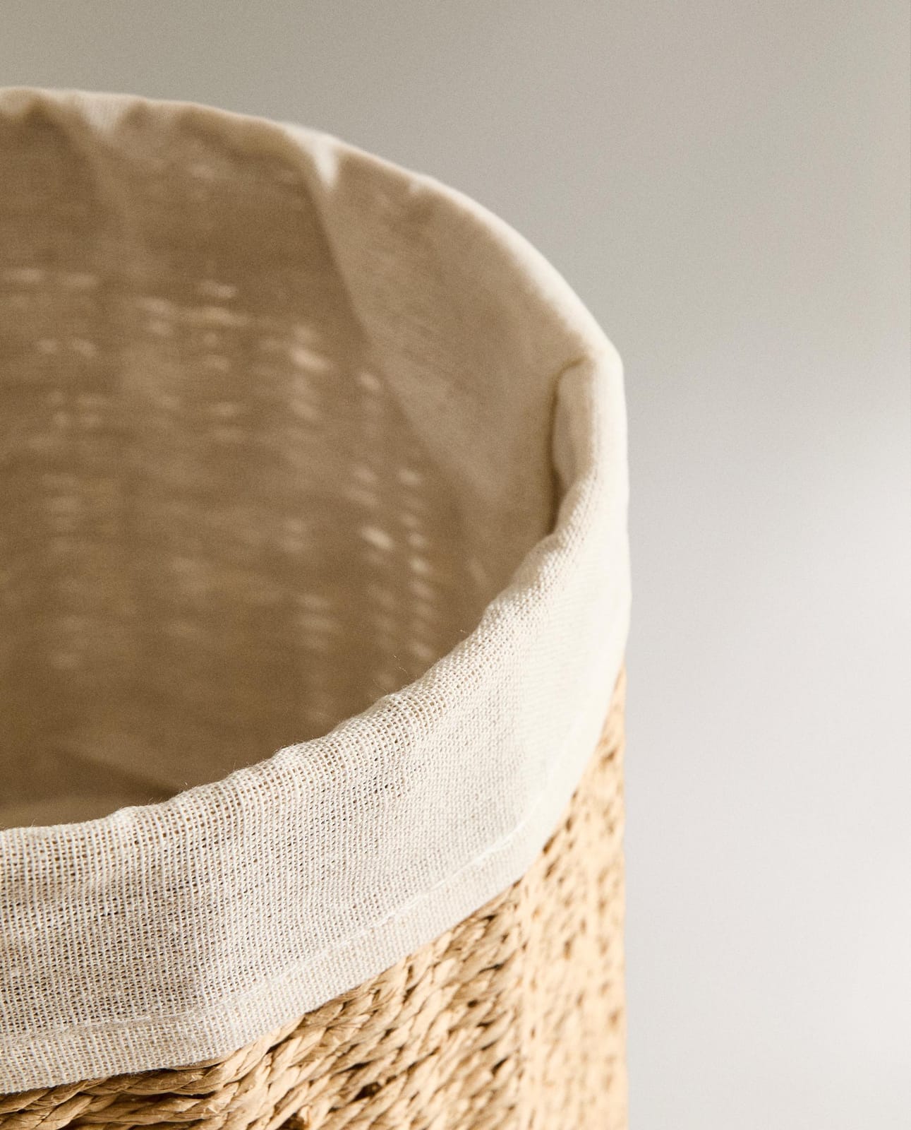 ZARA HOME КРУГЛАЯ КОРЗИНА С ХЛОПКОВОЙ ПОДКЛАДКОЙ ракурс 2