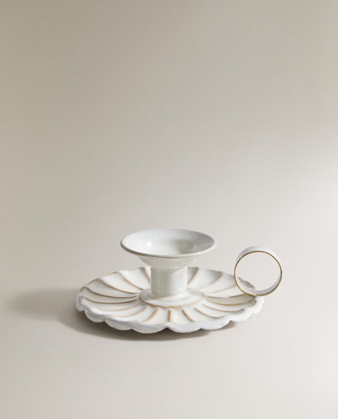 Подсвечник ZARA HOME Железный подсвечник с волнистым мотивом белый 4.5 x 12 x 13 cm