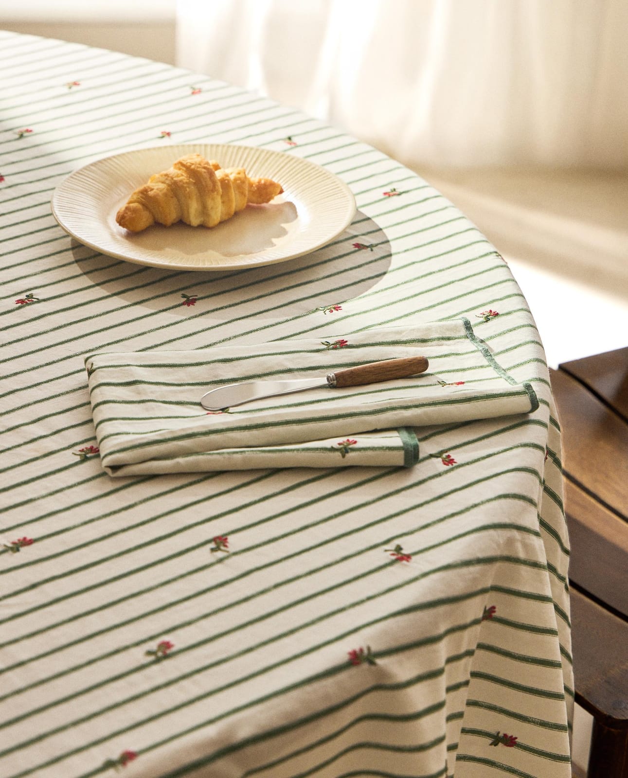 ZARA HOME СКАТЕРТЬ В ПОЛОСКУ С ВЫШИВКОЙ ракурс 2