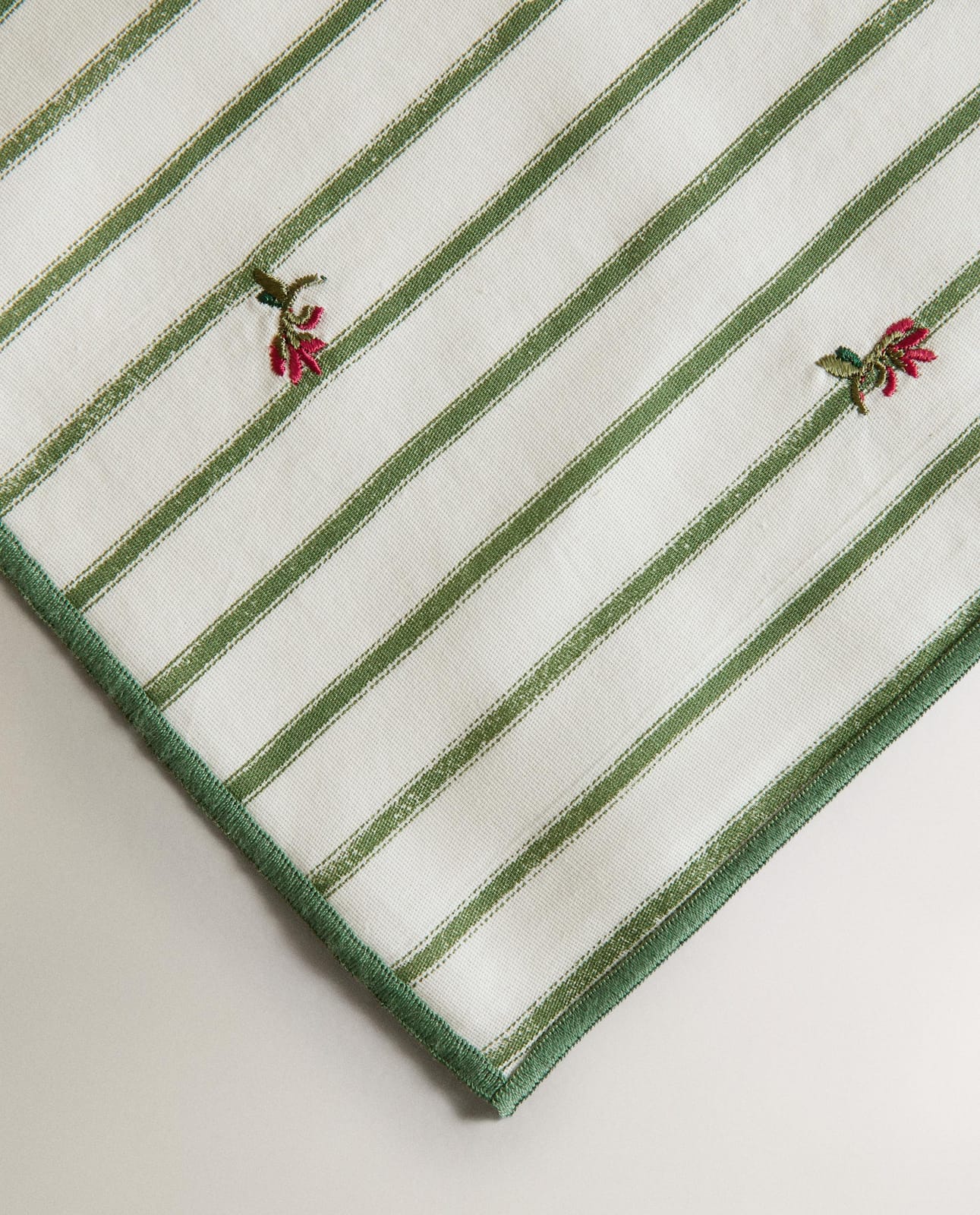 ZARA HOME СКАТЕРТЬ В ПОЛОСКУ С ВЫШИВКОЙ ракурс 4