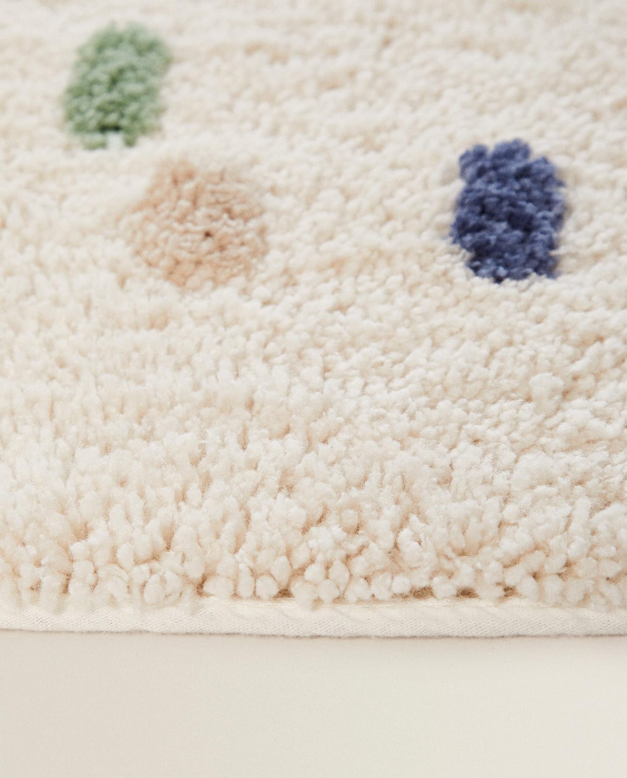 ZARA HOME ХЛОПКОВЫЙ ДЕТСКИЙ КОВЕР В МНОГОЦВЕТНЫЕ ТОЧКИ ракурс 7