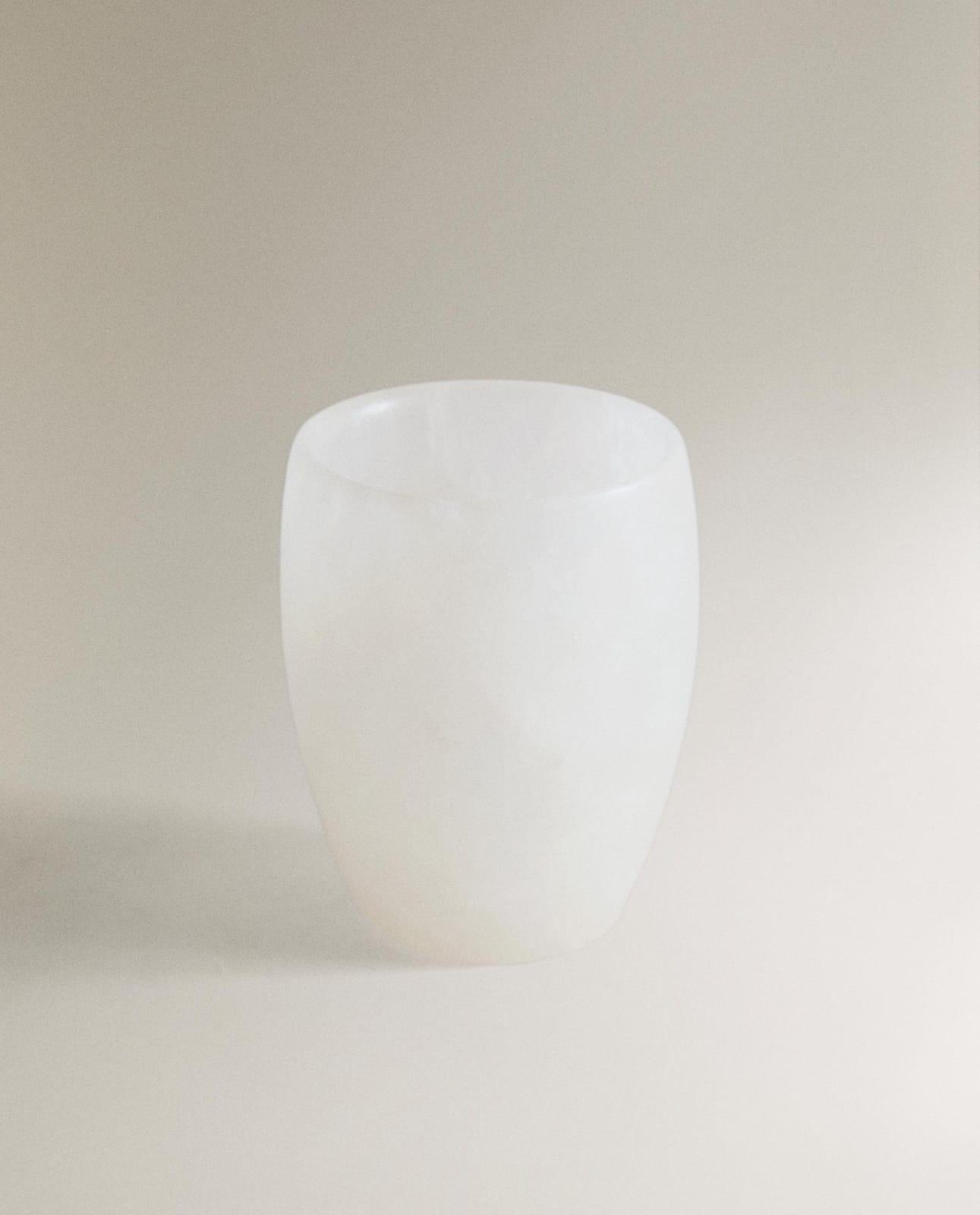 ZARA HOME АЛАБАСТРОВЫЙ СТАКАН ДЛЯ ЗУБНЫХ ЩЁТОК ракурс 6