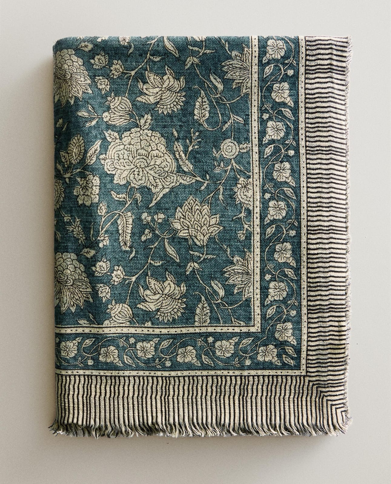 ZARA HOME ОДЕЯЛО ХЛОПКОВОЕ С ЦВЕТАМИ ракурс 6