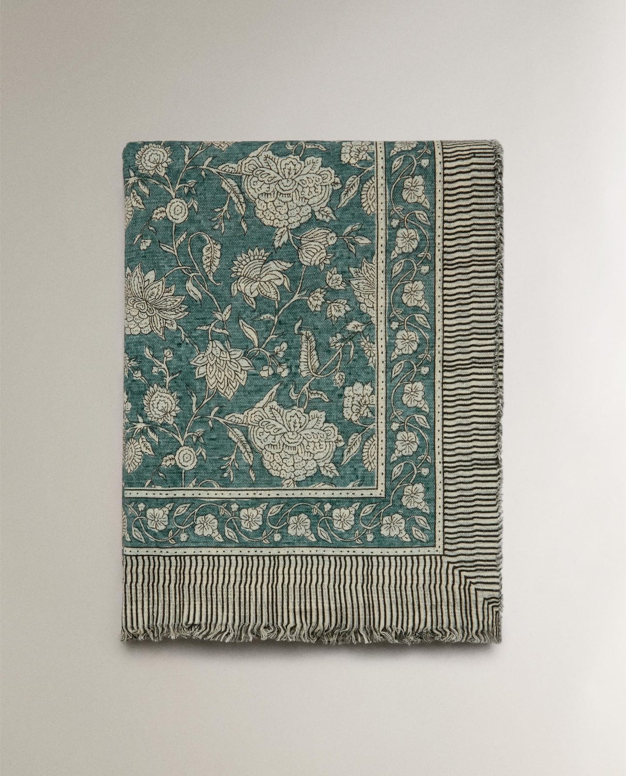 ZARA HOME ОДЕЯЛО ХЛОПКОВОЕ С ЦВЕТАМИ ракурс 4