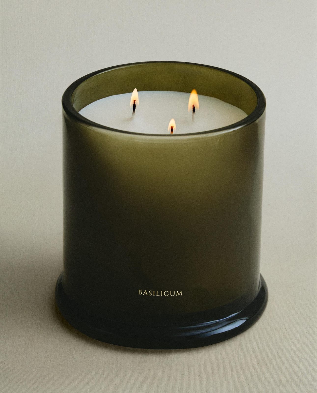 ZARA HOME (500 г) АРОМАТИЧЕСКАЯ СВЕЧА BASILICUM ракурс 2