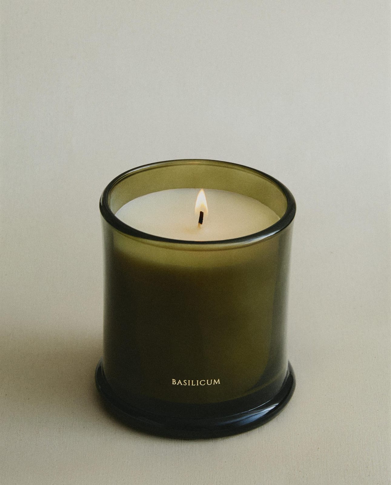 ZARA HOME (350 Г) АРОМАТИЧЕСКАЯ СВЕЧА BASILICUM ракурс 5