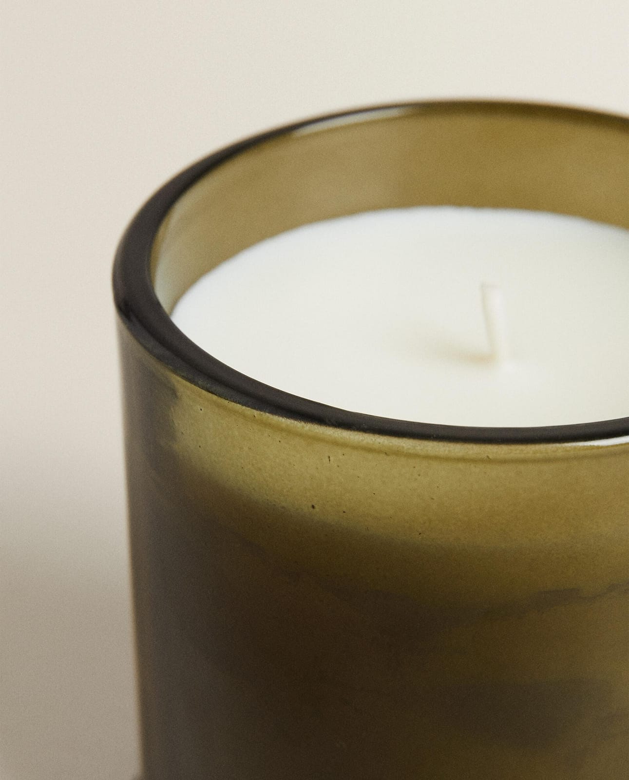 ZARA HOME (350 Г) АРОМАТИЧЕСКАЯ СВЕЧА BASILICUM ракурс 3