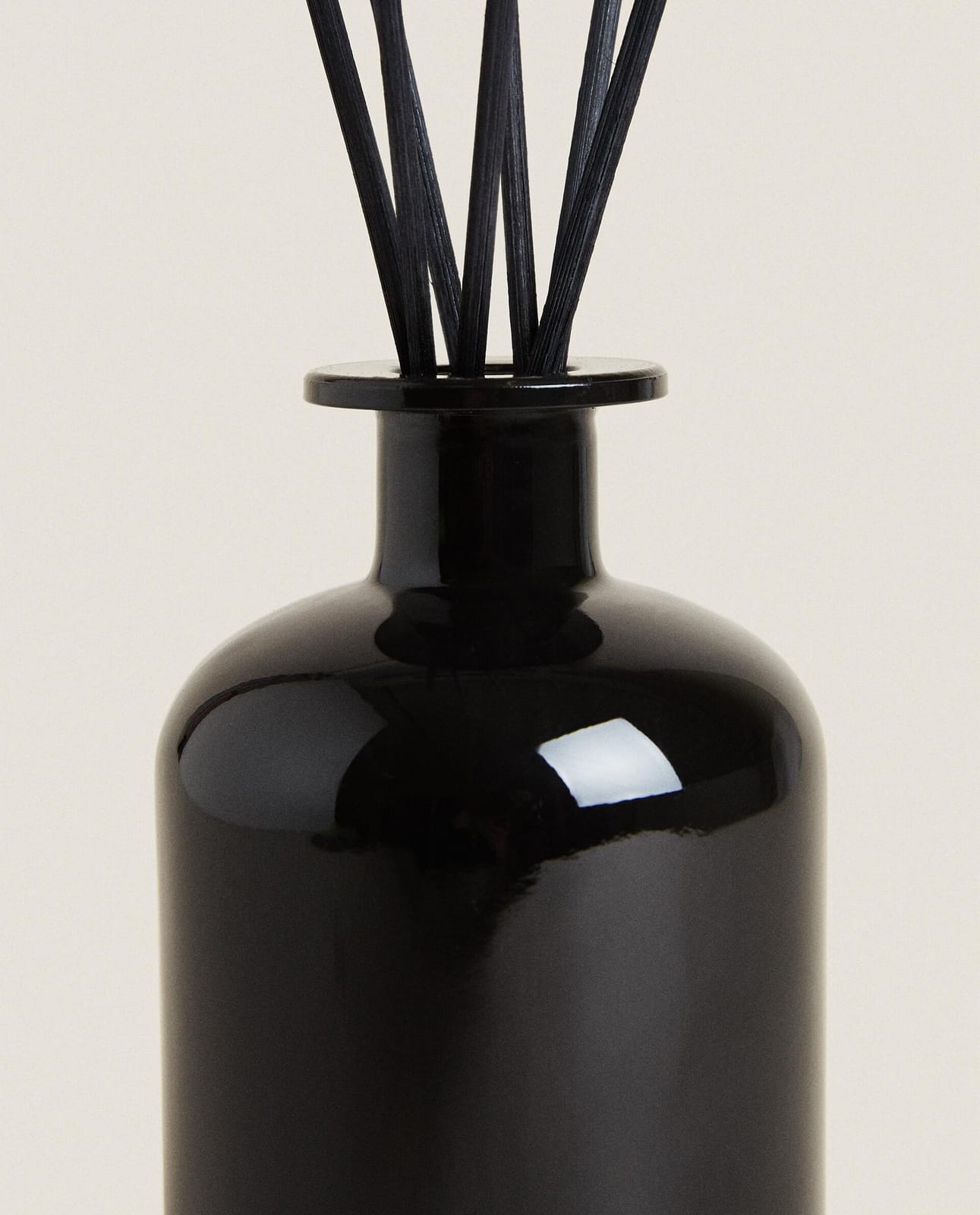 ZARA HOME (500 ML) ароматические палочки CEDAR WOOD ракурс 6
