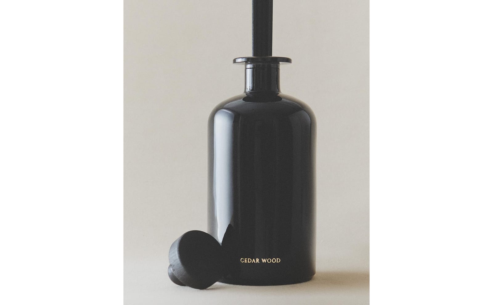 ZARA HOME (500 ML) ароматические палочки CEDAR WOOD ракурс 3