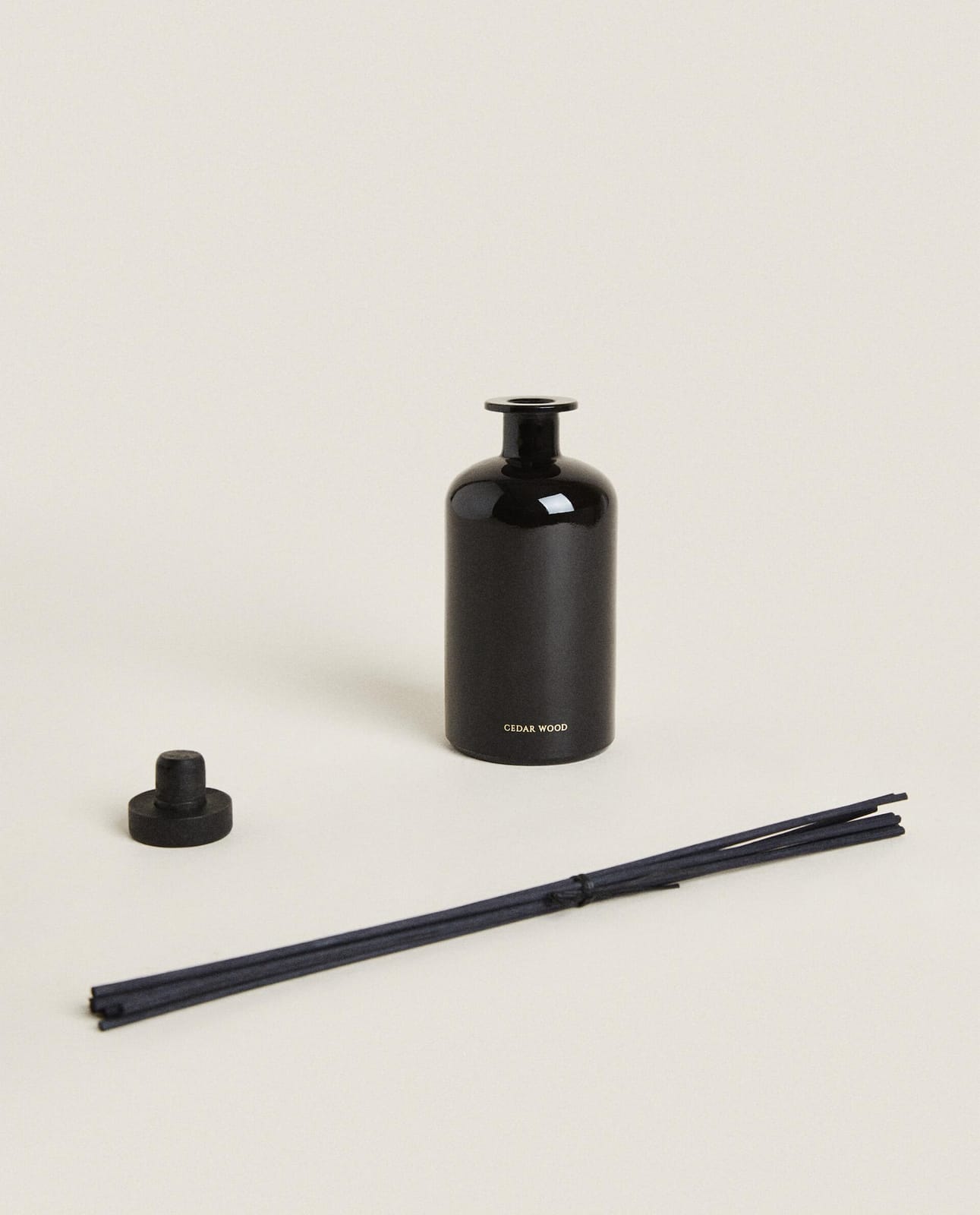ZARA HOME (500 ML) ароматические палочки CEDAR WOOD ракурс 2