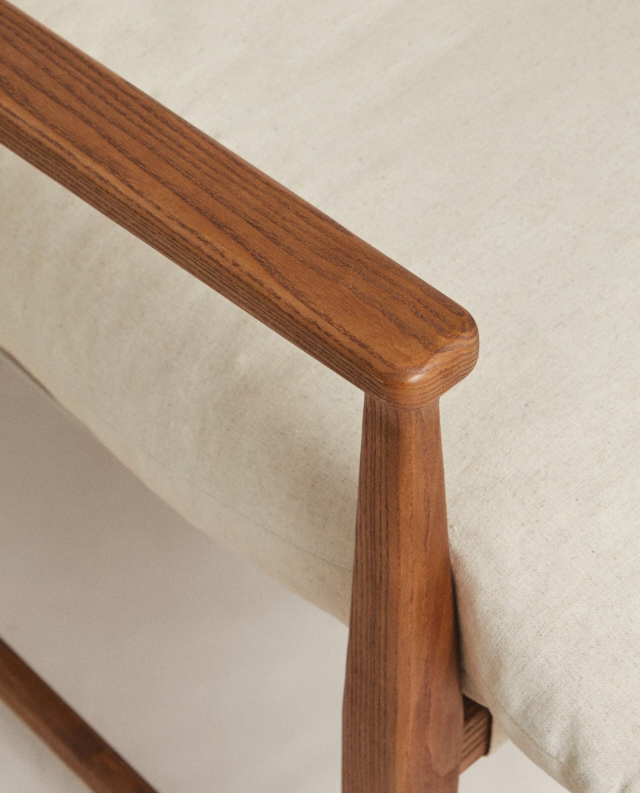 ZARA HOME КРЕСЛО ДЕРЕВЯННОЕ С ПОДУШКОЙ СО СЪЁМНЫМ ЧЕХЛОМ ракурс 5