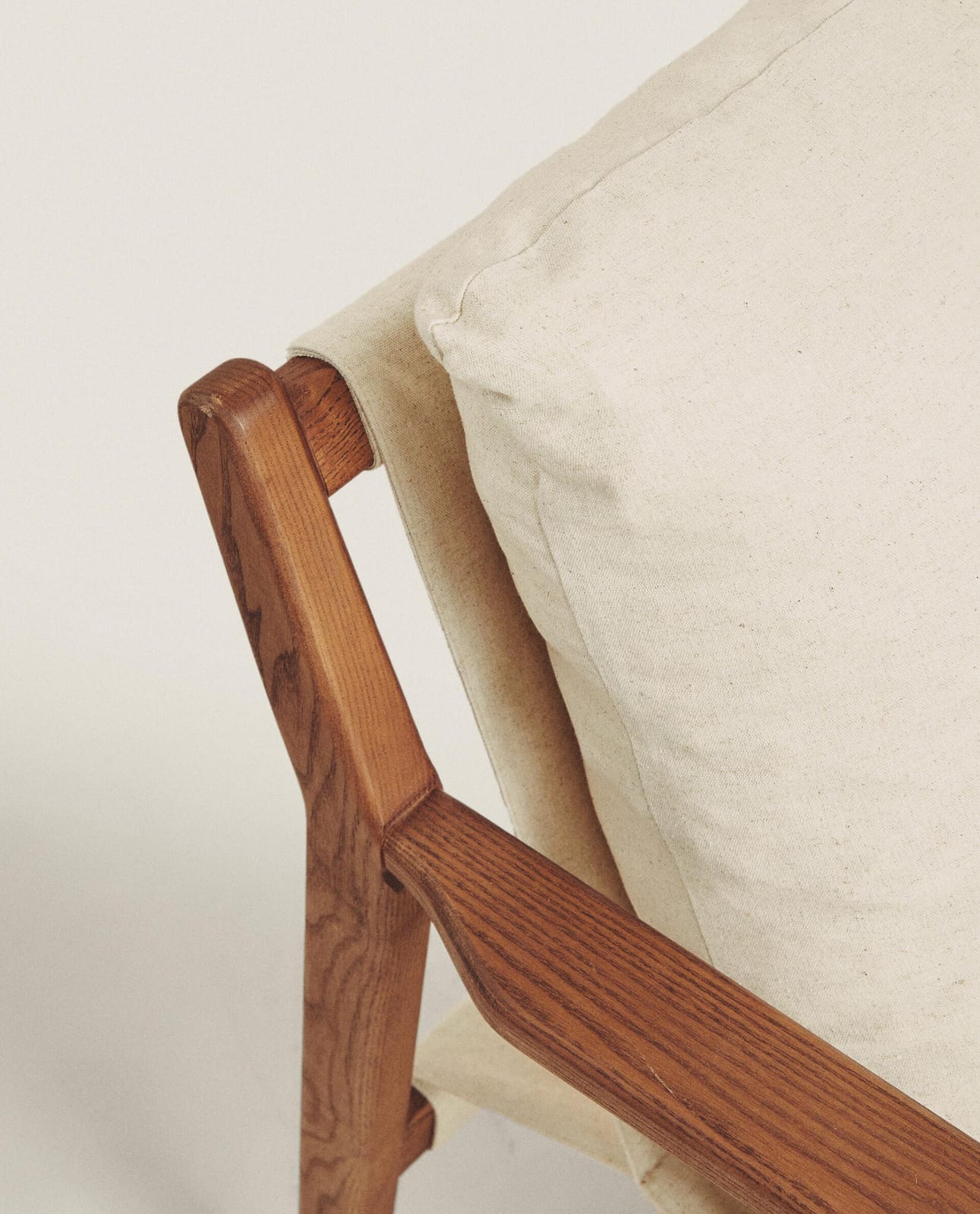 ZARA HOME КРЕСЛО ДЕРЕВЯННОЕ С ПОДУШКОЙ СО СЪЁМНЫМ ЧЕХЛОМ ракурс 6