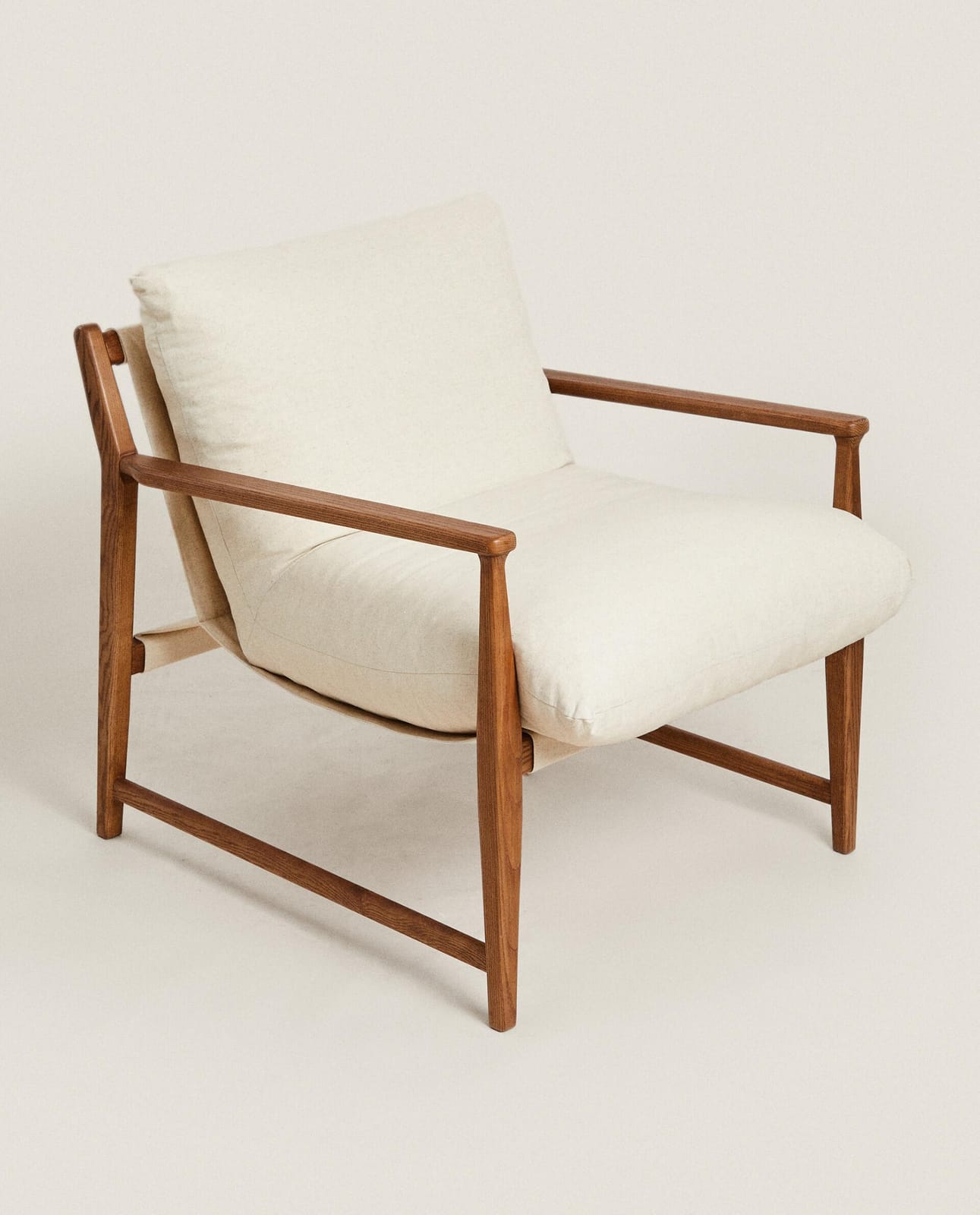 ZARA HOME КРЕСЛО ДЕРЕВЯННОЕ С ПОДУШКОЙ СО СЪЁМНЫМ ЧЕХЛОМ ракурс 3