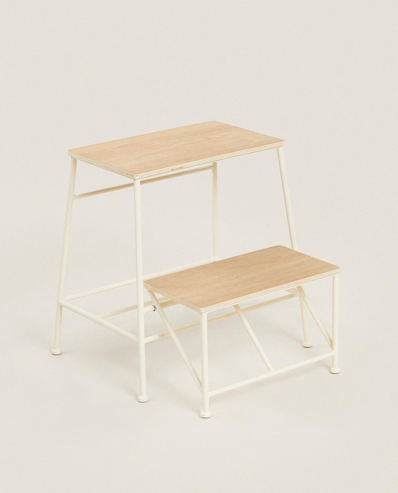 ZARA HOME ДЕРЕВЯННЫЙ ТАБУРЕТ-СТУПЕНЬКИ С ДВУМЯ СТУПЕНЯМИ ракурс 3