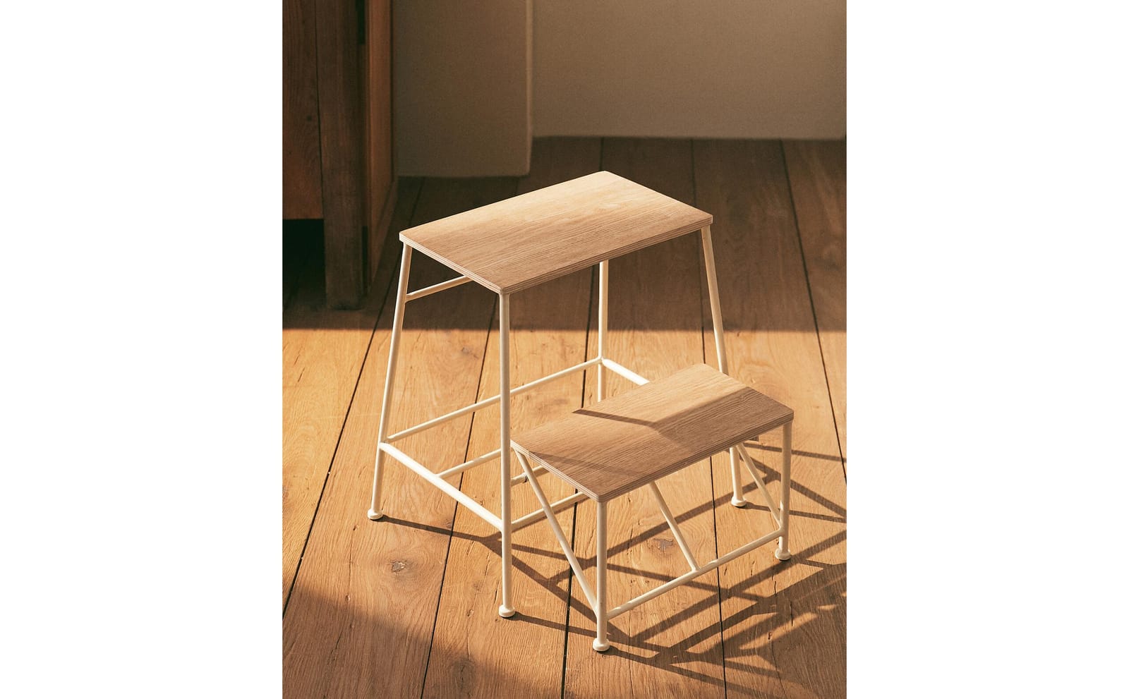 ZARA HOME ДЕРЕВЯННЫЙ ТАБУРЕТ-СТУПЕНЬКИ С ДВУМЯ СТУПЕНЯМИ ракурс 4