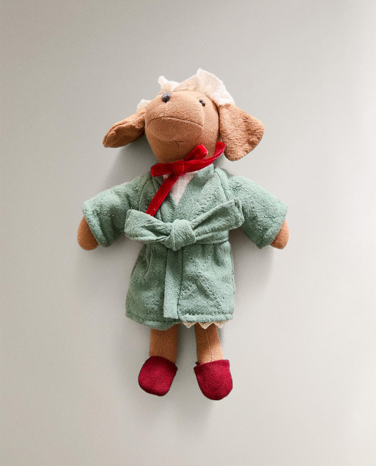 ZARA HOME ДЕТСКИЙ КОМПЛЕКТ ПЛЮШЕВЫХ ИГРУШЕК: СЕМЬЯ СОБАК (КОМПЛЕКТ 3 ШТ.) ракурс 8