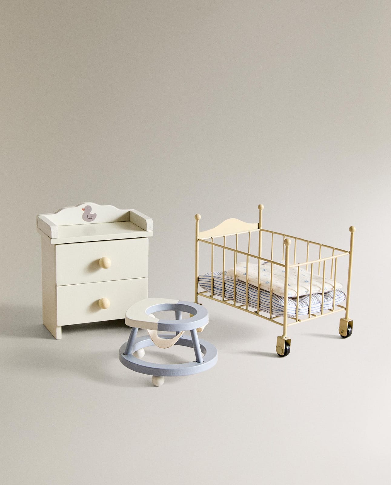 Сюжетно-ролевые игрушки ZARA HOME ИГРУШЕЧНЫЙ КОМПЛЕКТ ДЛЯ ДЕТСКОЙ КОМНАТЫ В КУКОЛЬНОМ ДОМИКЕ РАЗНОЦВЕТНЫЙ 22 x 21 x 11 cm