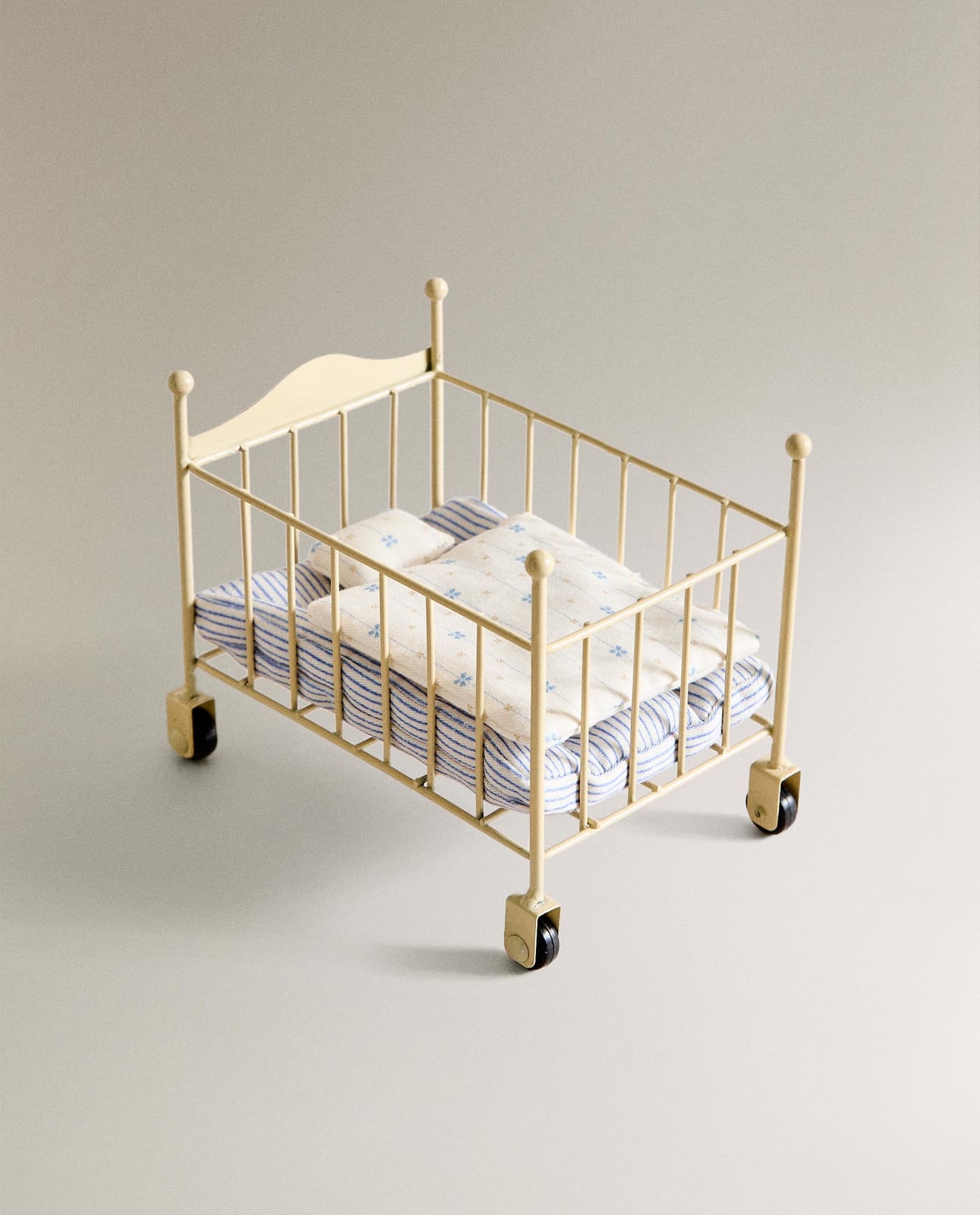 ZARA HOME ИГРУШЕЧНЫЙ КОМПЛЕКТ ДЛЯ ДЕТСКОЙ КОМНАТЫ В КУКОЛЬНОМ ДОМИКЕ ракурс 6