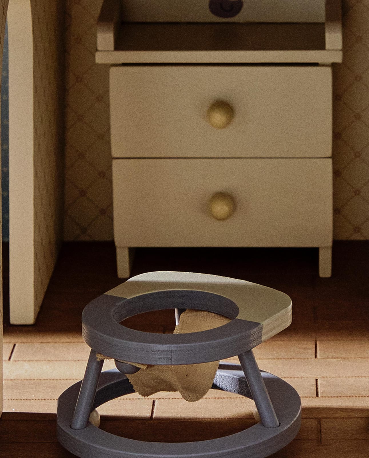 ZARA HOME ИГРУШЕЧНЫЙ КОМПЛЕКТ ДЛЯ ДЕТСКОЙ КОМНАТЫ В КУКОЛЬНОМ ДОМИКЕ ракурс 8