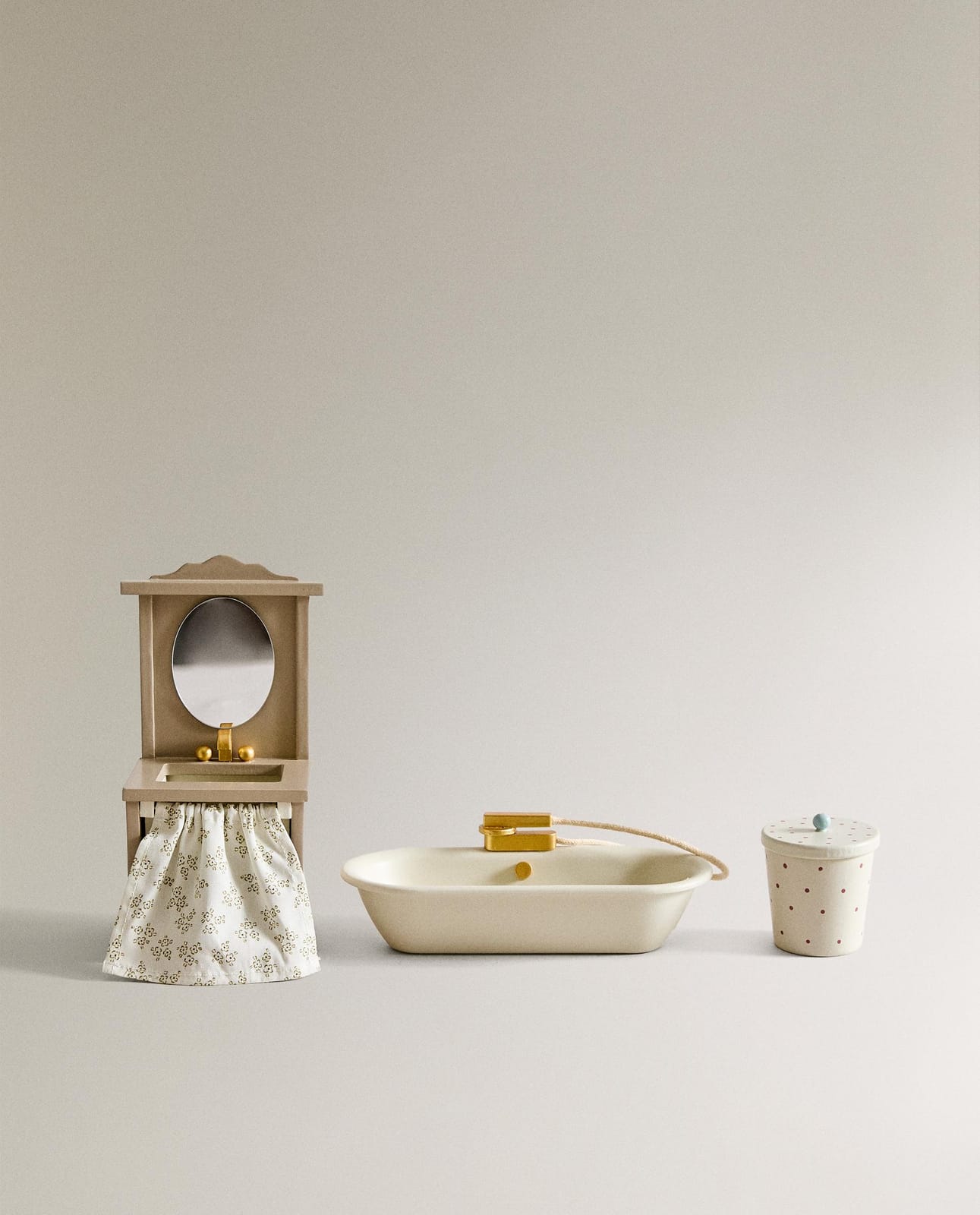 ZARA HOME КОМПЛЕКТ ИГРУШЕЧНЫХ ВАННЫХ АКСЕССУАРОВ ДЛЯ ДЕТЕЙ ДЛЯ КУКОЛЬНОГО ДОМИКА ракурс 3