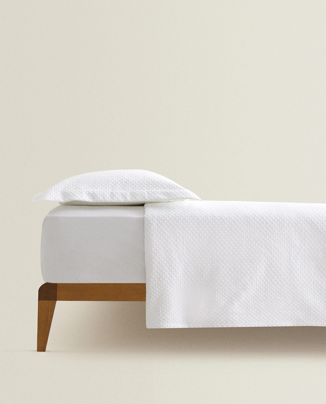ZARA HOME НАКИДКА В ГОРОШЕК ракурс 4