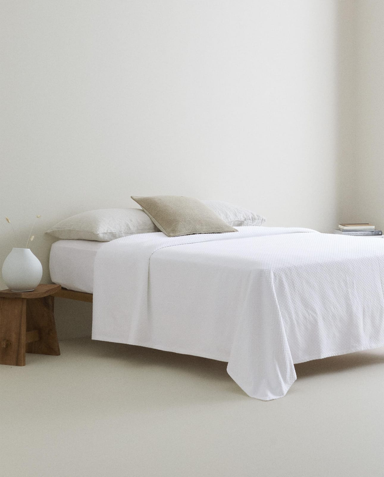 ZARA HOME НАКИДКА В ГОРОШЕК ракурс 5