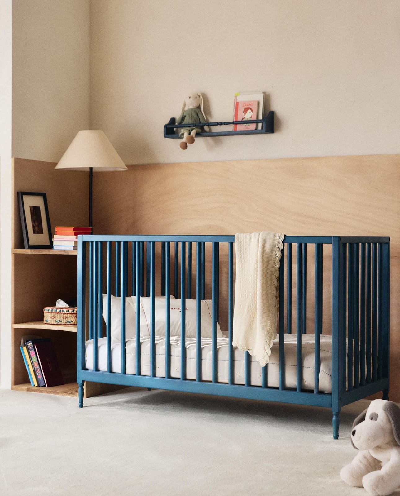 ZARA HOME NIEBIESKIE кроватка из лакированного дерева ракурс 9