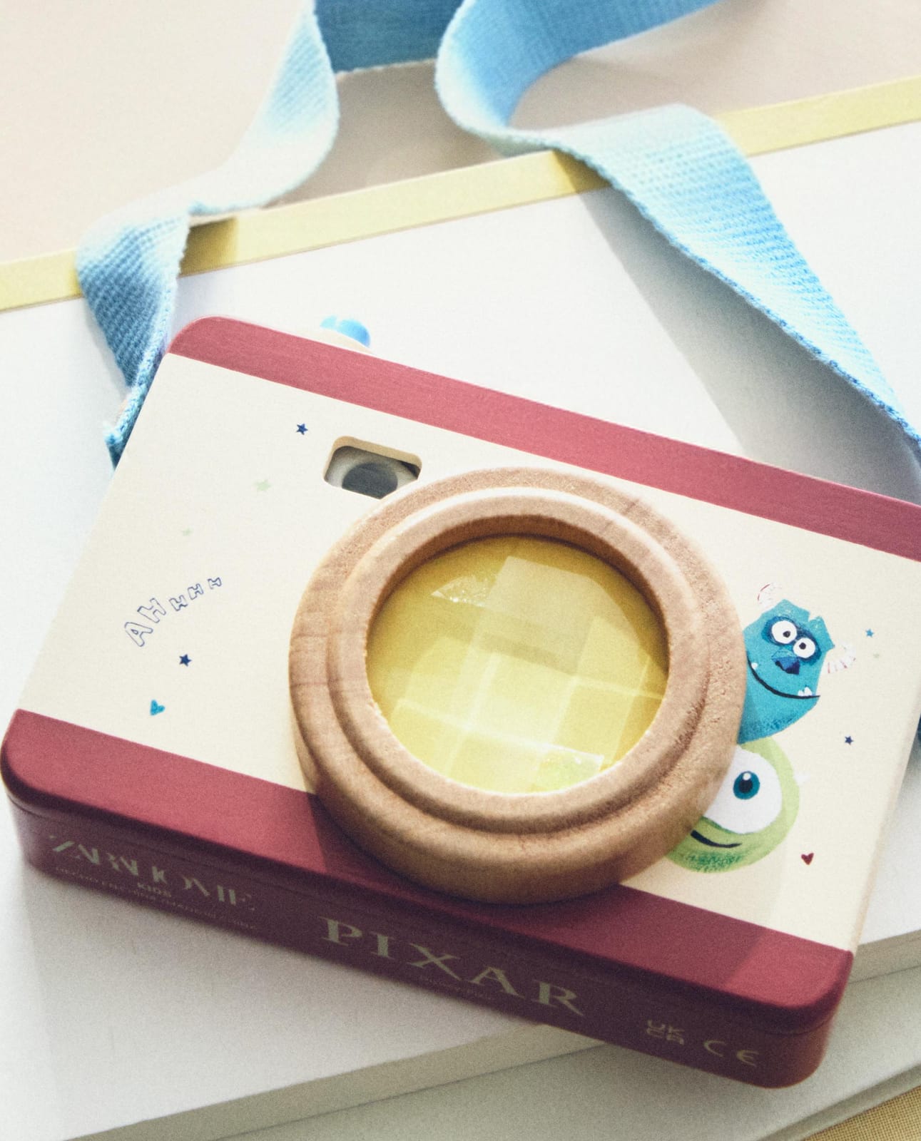 ZARA HOME ИГРУШЕЧНЫЙ ФОТОАППАРАТ МОНСТРЫ И КОМПАНИЯ ©DISNEY/PIXAR ракурс 2