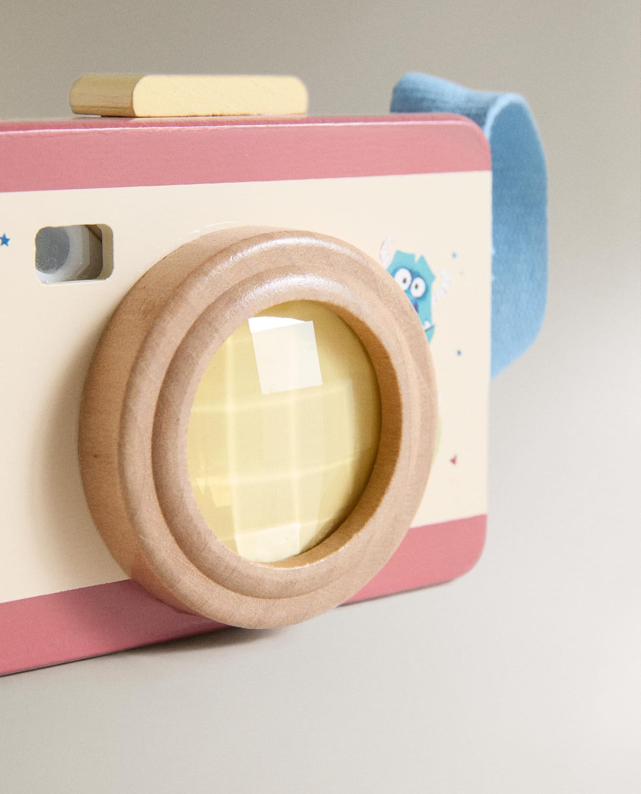 ZARA HOME ИГРУШЕЧНЫЙ ФОТОАППАРАТ МОНСТРЫ И КОМПАНИЯ ©DISNEY/PIXAR ракурс 5
