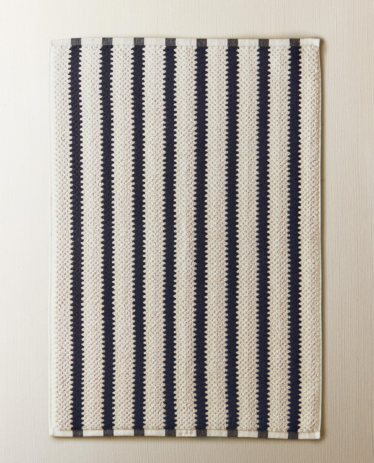 ZARA HOME Жаккардовый коврик для ванной с геометрическим узором ракурс 5