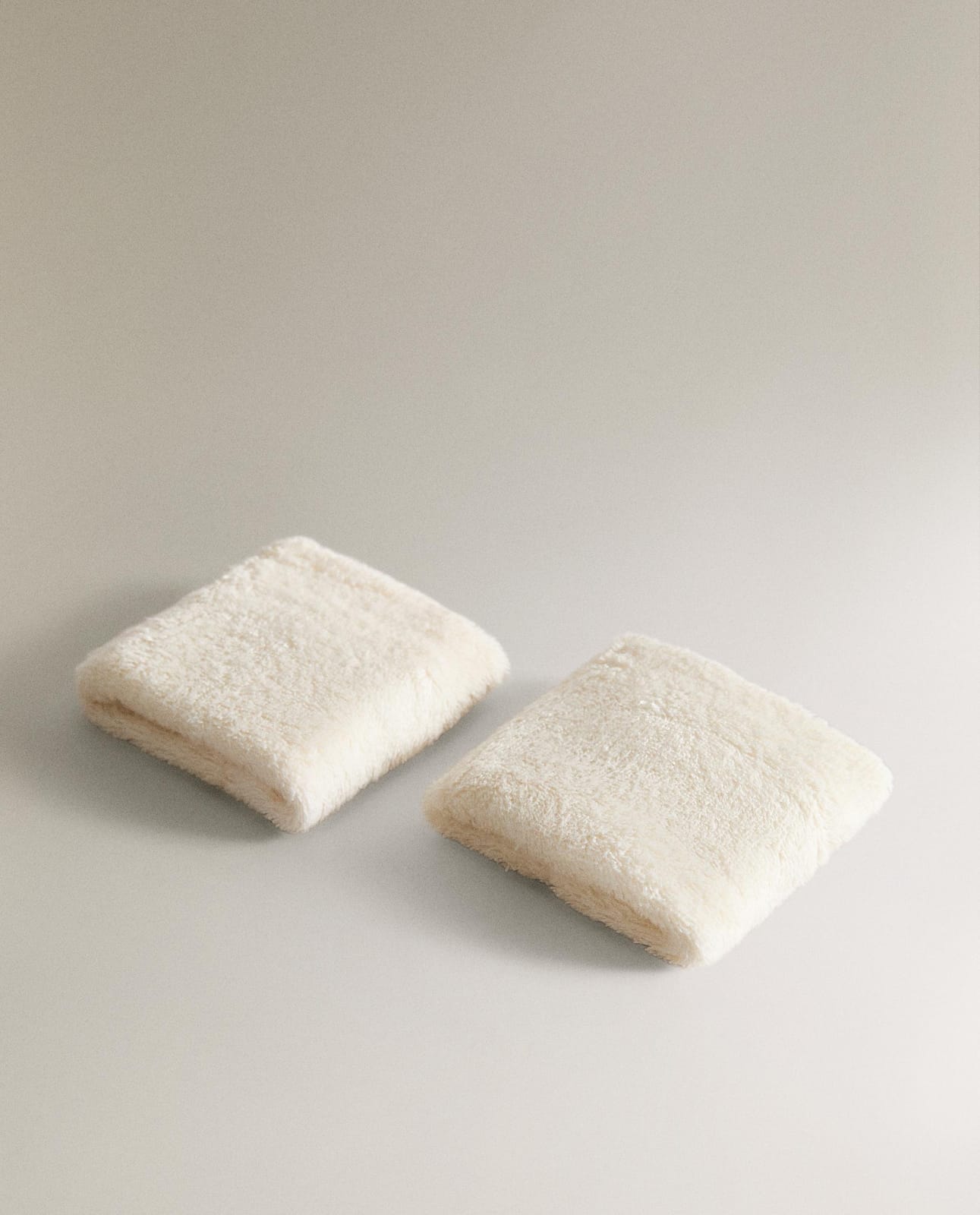 ZARA HOME ВПИТЫВАЮЩИЕ ПОВЯЗКИ НА ЗАПЯСТЬЯ (КОМПЛЕКТ 2 ШТ.) ракурс 2
