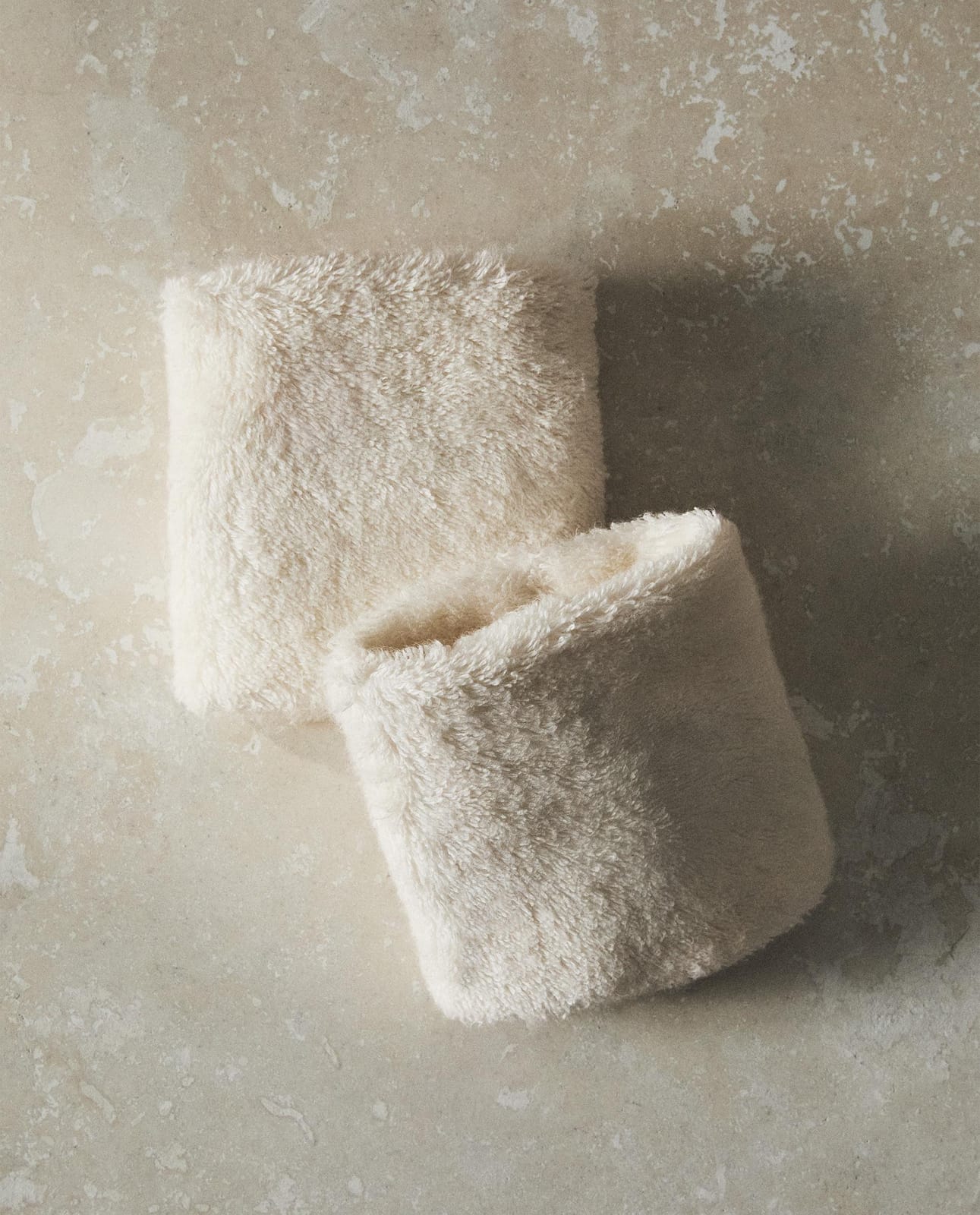ZARA HOME ВПИТЫВАЮЩИЕ ПОВЯЗКИ НА ЗАПЯСТЬЯ (КОМПЛЕКТ 2 ШТ.) ракурс 3