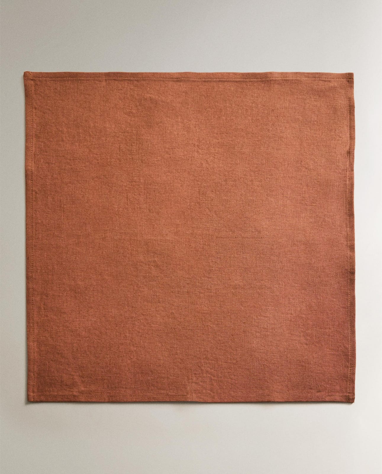 ZARA HOME КОМПЛЕКТ САЛФЕТОК ИЗ ЛЬНА С ЭФФЕКТОМ СТИРКИ (2 ШТ.) ракурс 4