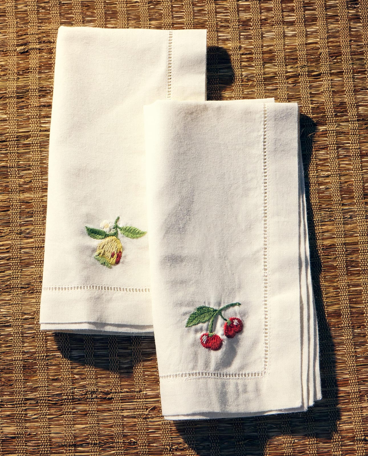 ZARA HOME САЛФЕТКИ С ВЫШИВКОЙ ФРУКТОВ (КОМПЛЕКТ 2 ШТ.) ракурс 8