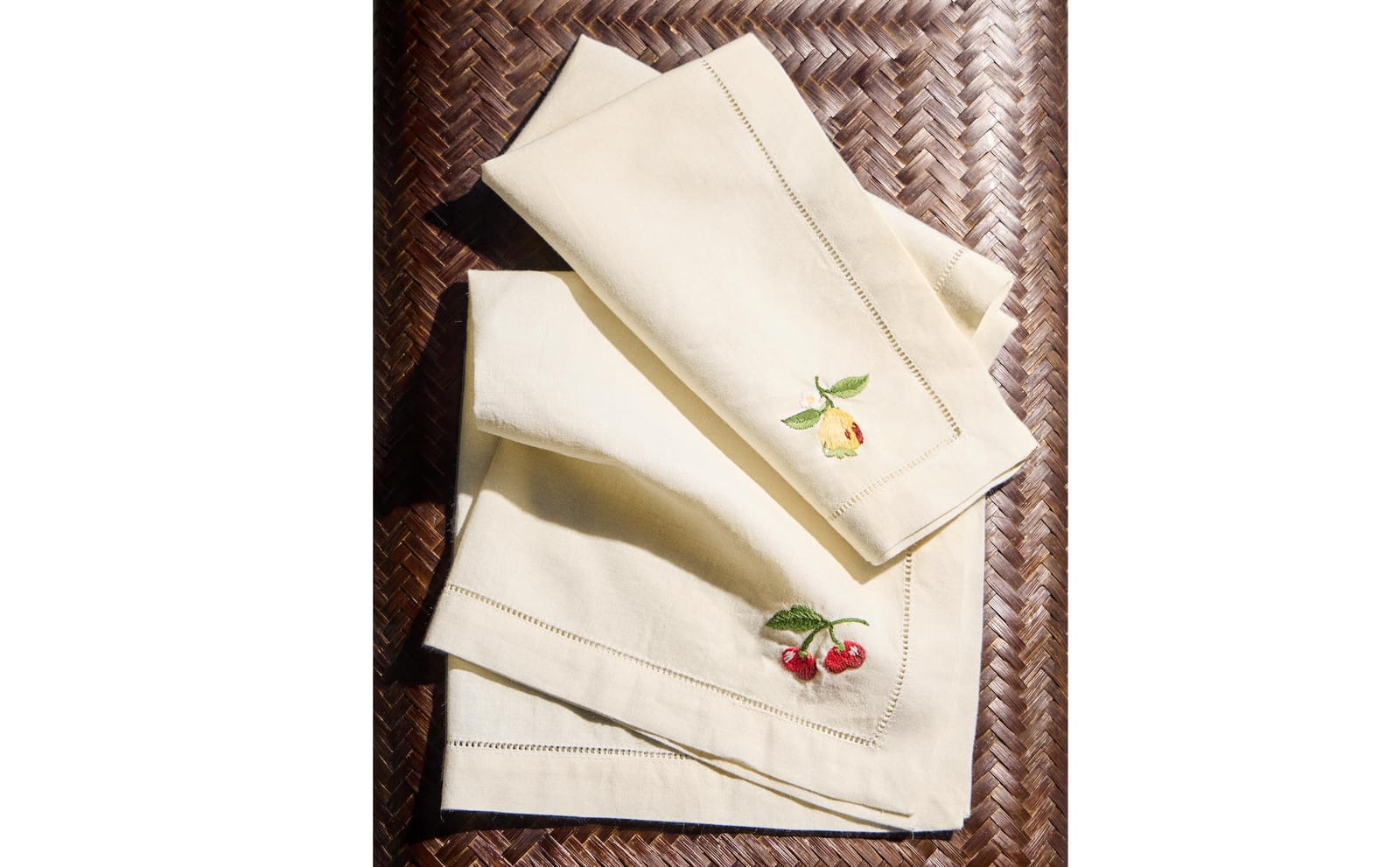ZARA HOME САЛФЕТКИ С ВЫШИВКОЙ ФРУКТОВ (КОМПЛЕКТ 2 ШТ.) ракурс 9