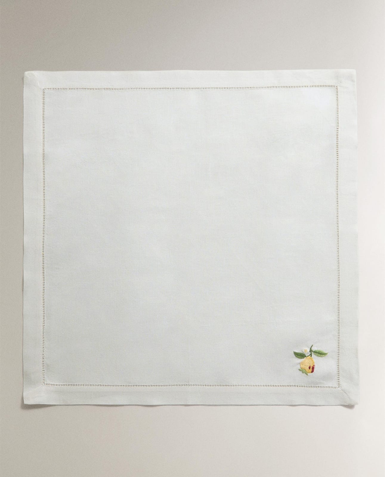 ZARA HOME САЛФЕТКИ С ВЫШИВКОЙ ФРУКТОВ (КОМПЛЕКТ 2 ШТ.) ракурс 6